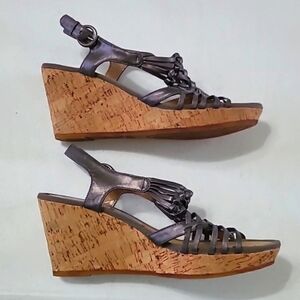 Baretraps Tempted dark pewter wedge sandals size 9